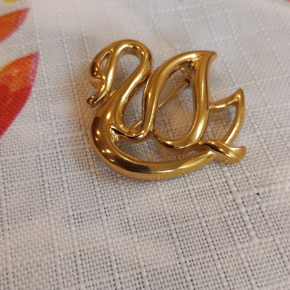 Vtg Goldtone Trifari Swan Pin